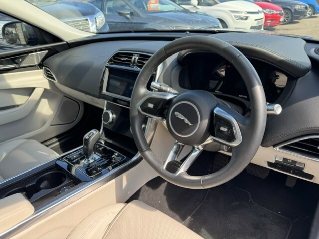 Jaguar XE Saloon 2.0 P250i Hse 2020 Blue #4