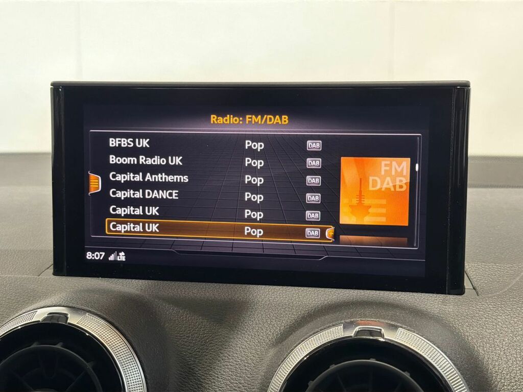 Audi Q2 35 Tfsi Black Edition S Tronic LR71UMO Black #5