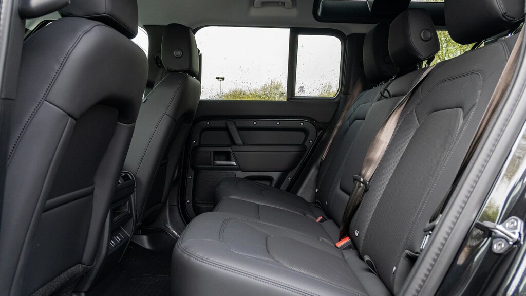 Land Rover Defender 110 3.0 D250 S 110 Black #4