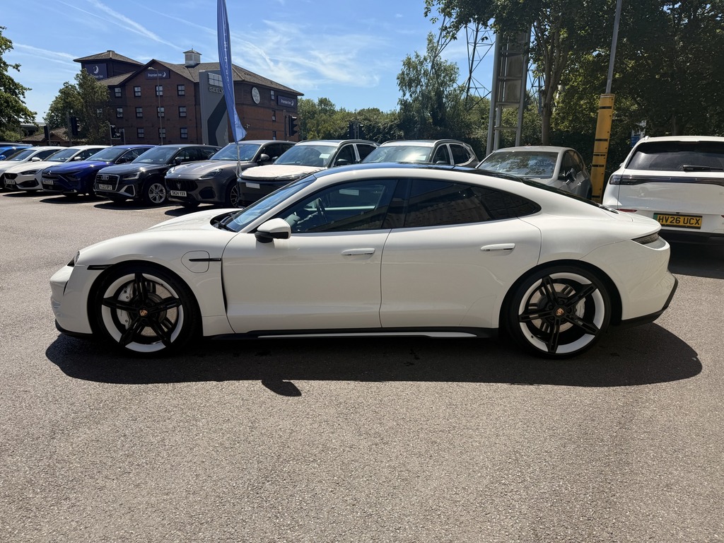 Porsche Taycan 390Kw 4S 79Kwh White #6