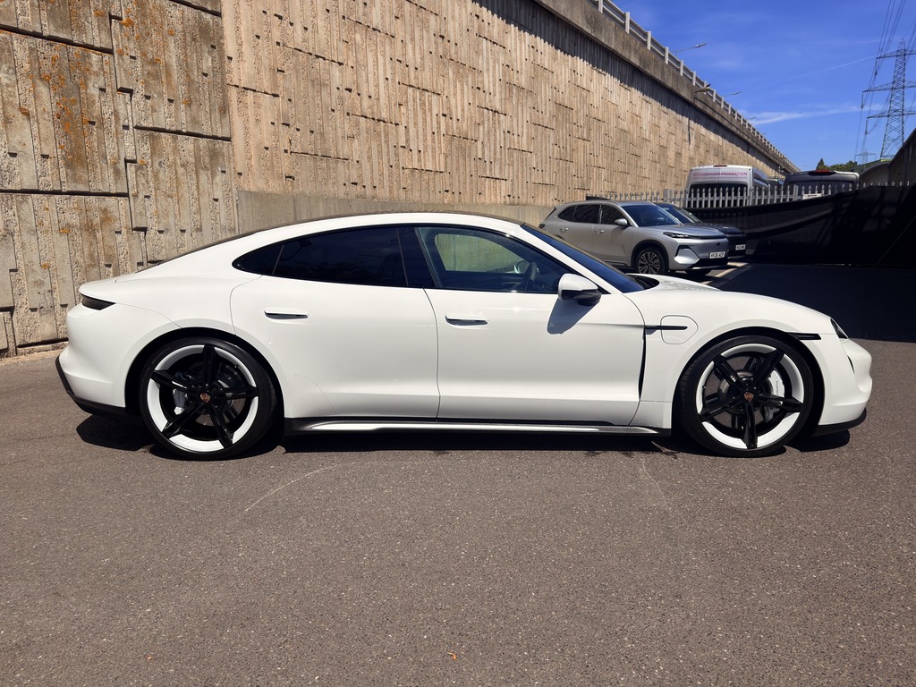 Porsche Taycan 390Kw 4S 79Kwh White #3