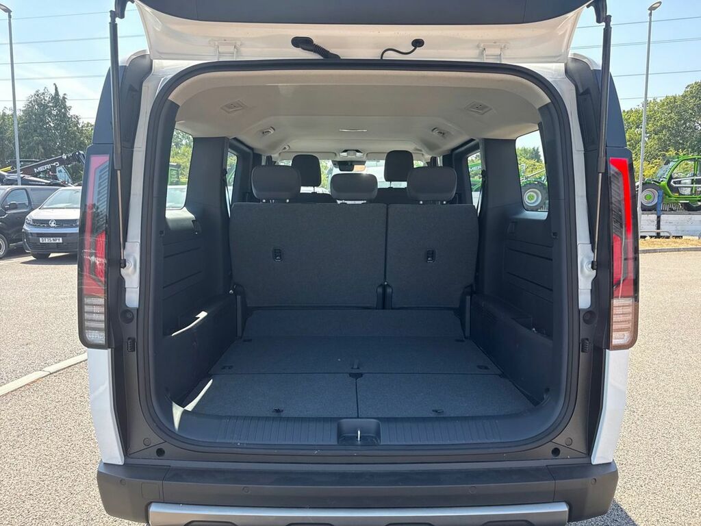 Kia PV5 120Kw Essential Long Range 71Kwh White #3