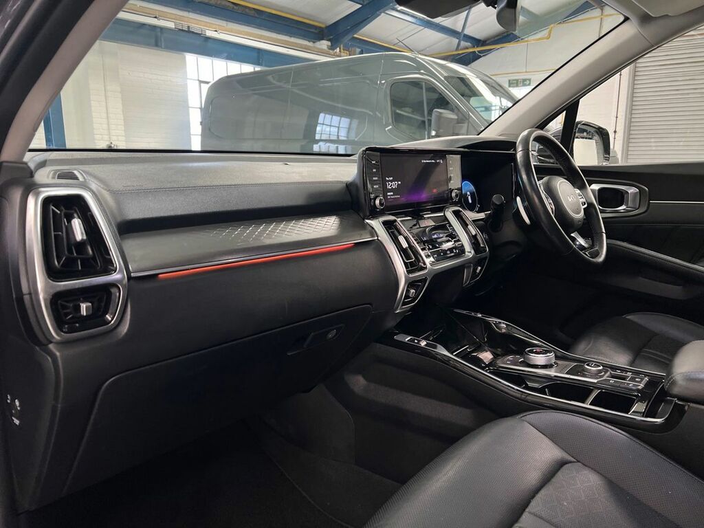 Kia Sorento 4 White #25
