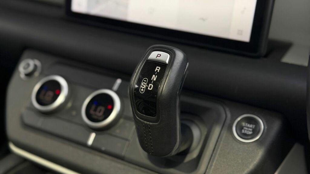 Land Rover Defender 110 2.0 P300 Se 110 Black #5