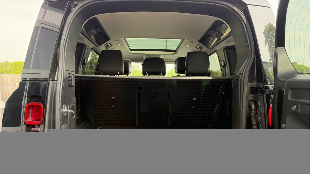 Land Rover Defender 110 2.0 P300 Se 110 Black #3