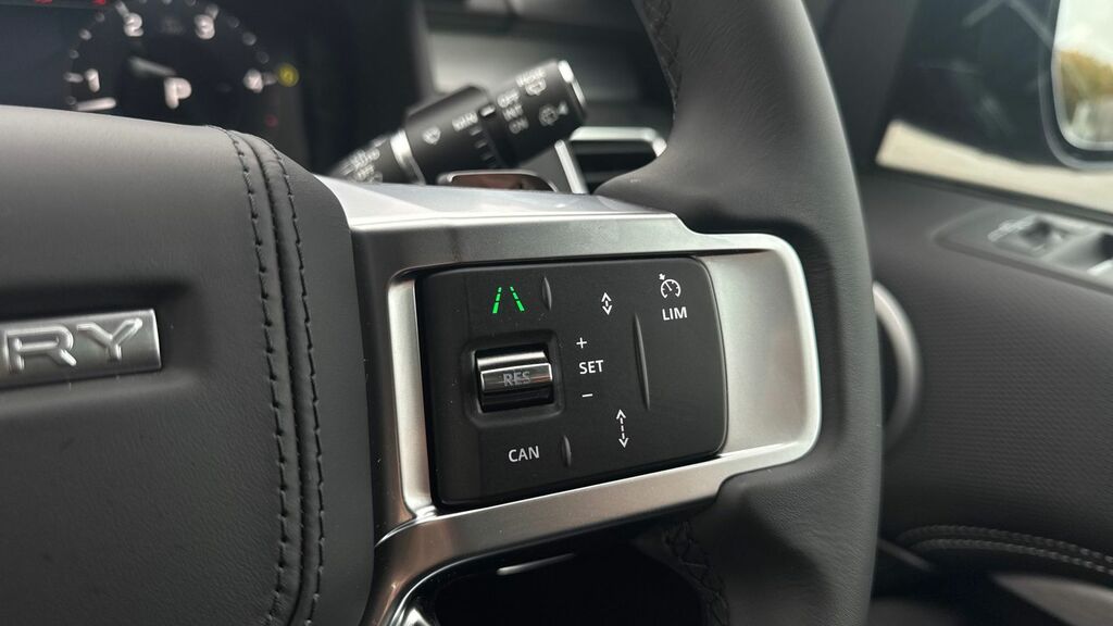 Land Rover Discovery D350 Dynamic Hse Black #35