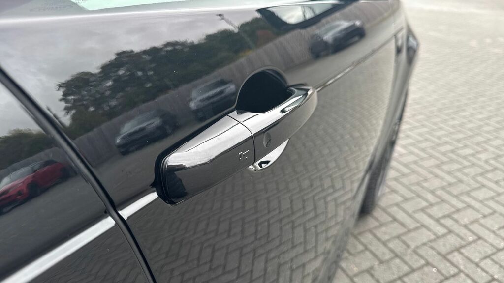 Land Rover Discovery D350 Dynamic Hse Black #31