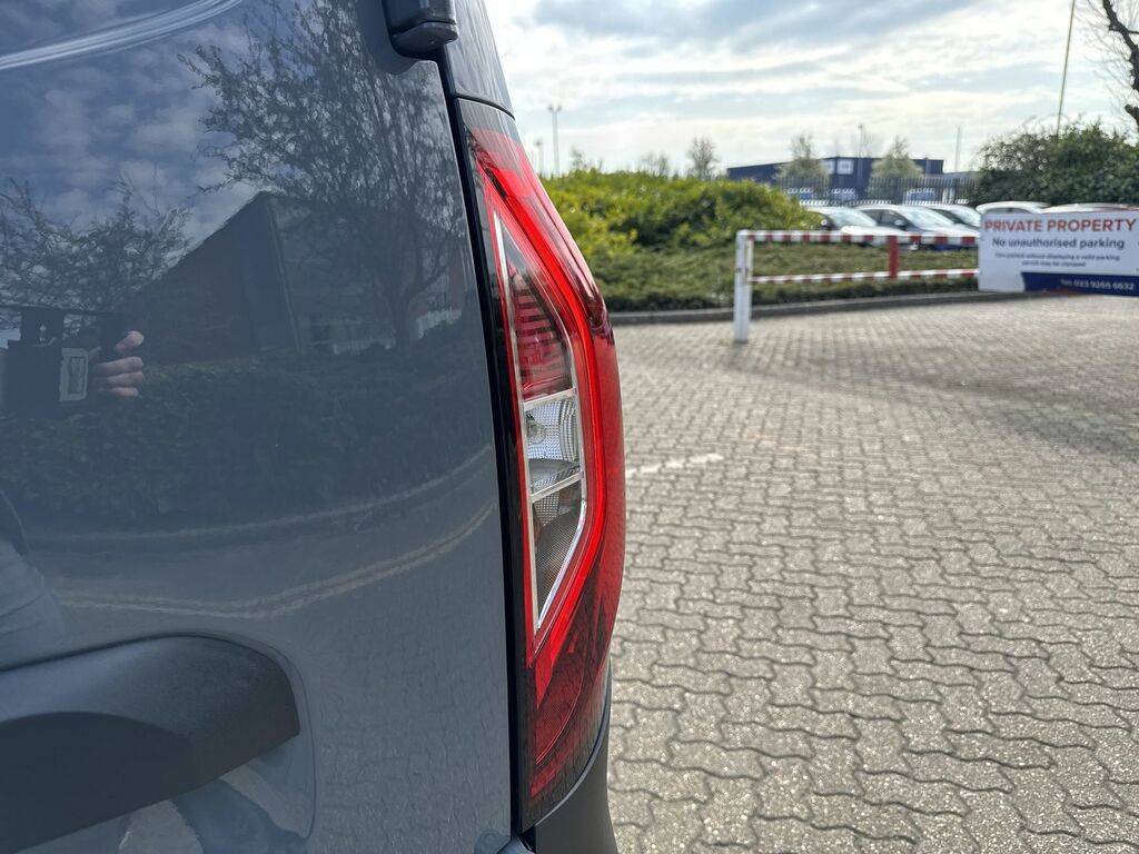 Renault Kangoo Renault Kangoo Advance White #31