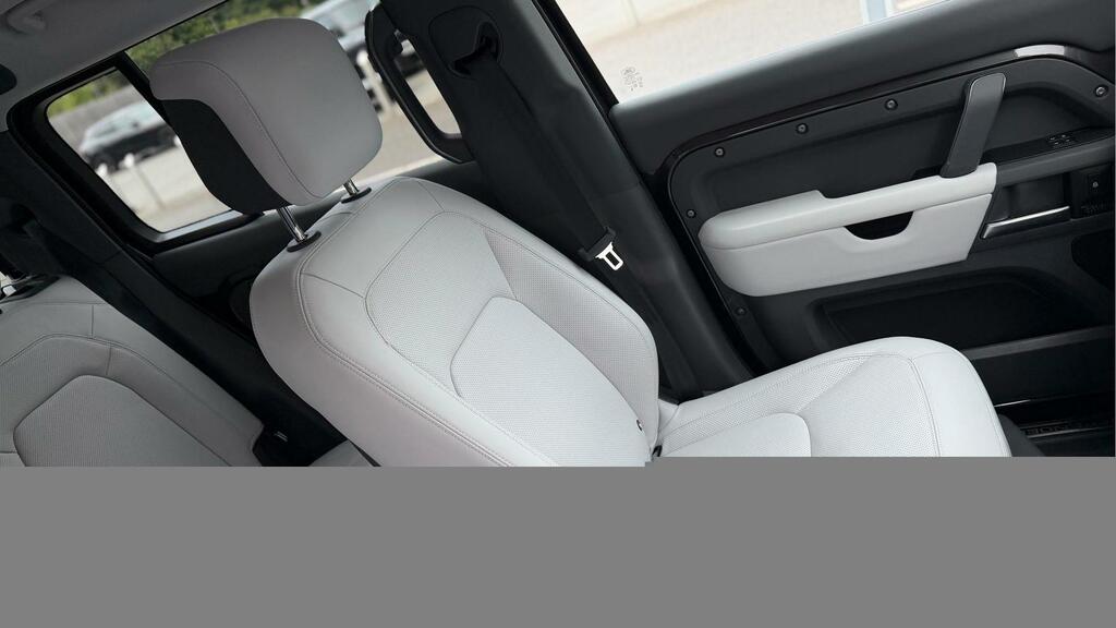 Land Rover Defender 110 X-dynamic Hse Grey #26