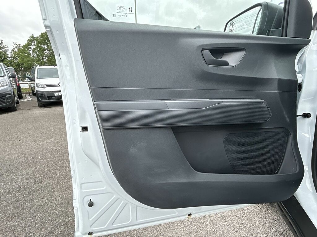 Ford Transit Courier 43Kwh Limited Panel Van Swb 136 Black #33