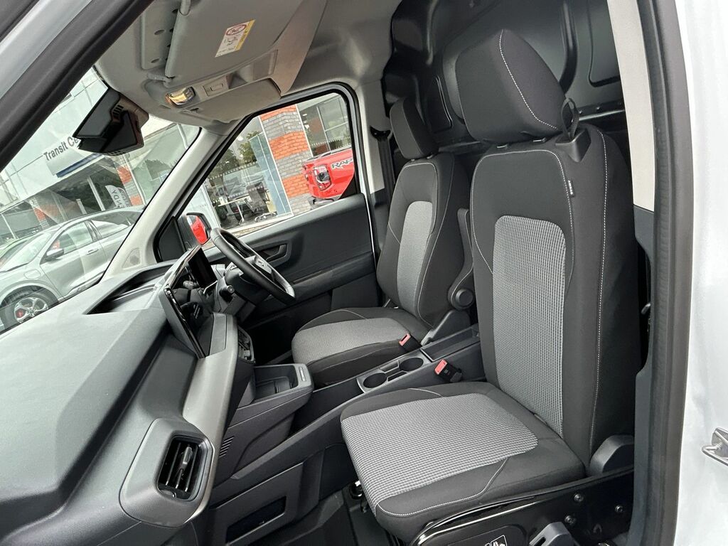 Ford Transit Courier 43Kwh Limited Panel Van Swb 136 Black #34