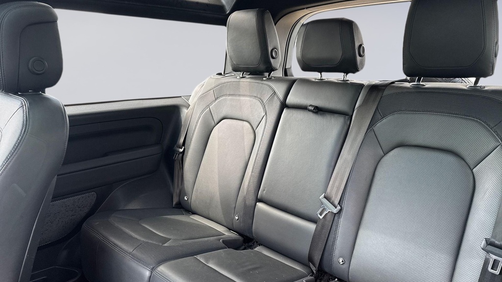 Land Rover Defender 90 3.0 D250 X-dynamic Hse 90 White #4