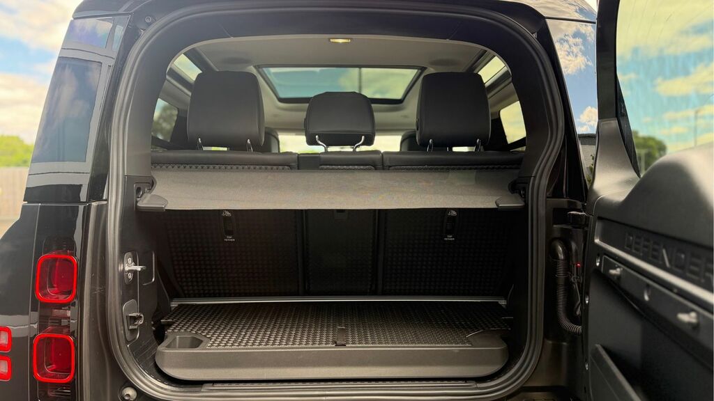 Land Rover Defender 90 3.0 D250 X-dynamic Hse 90 Grey #2