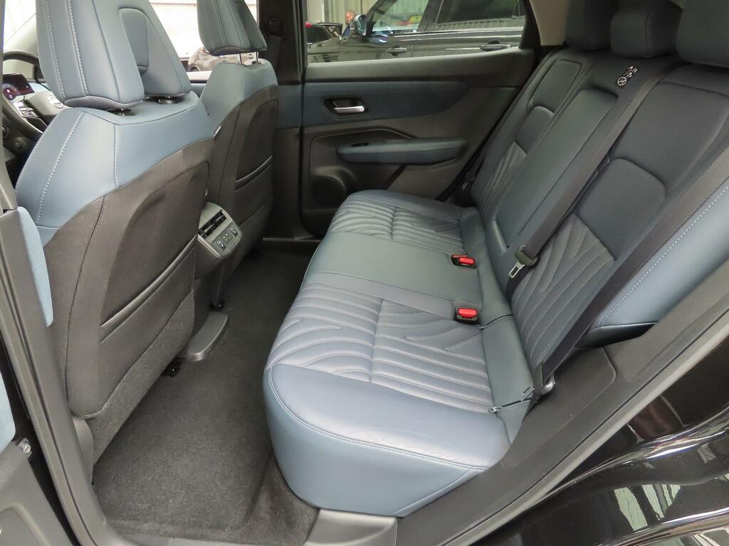 Nissan Ariya Ariya Evolve E-4orce Silver #8