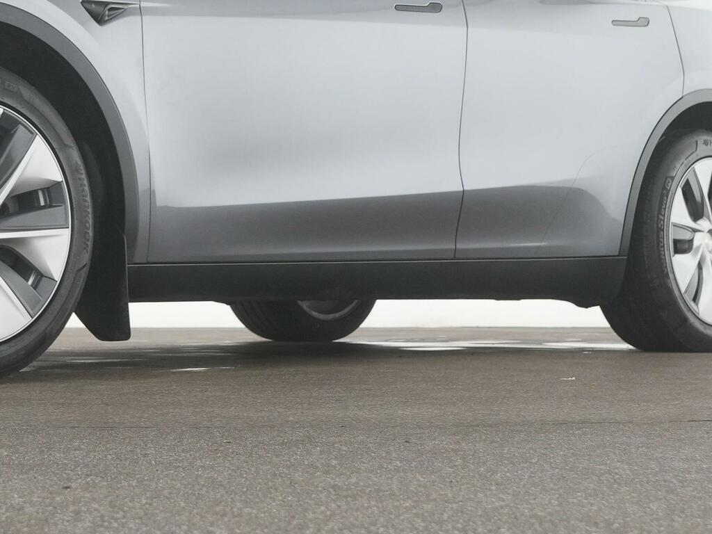 Tesla Model Y Rwd Pan Roof, White #38