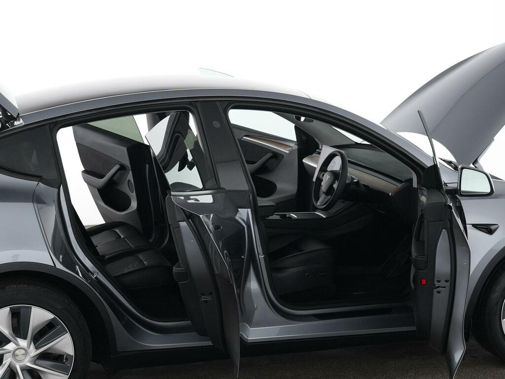 Tesla Model Y Rwd Pan Roof, White #31