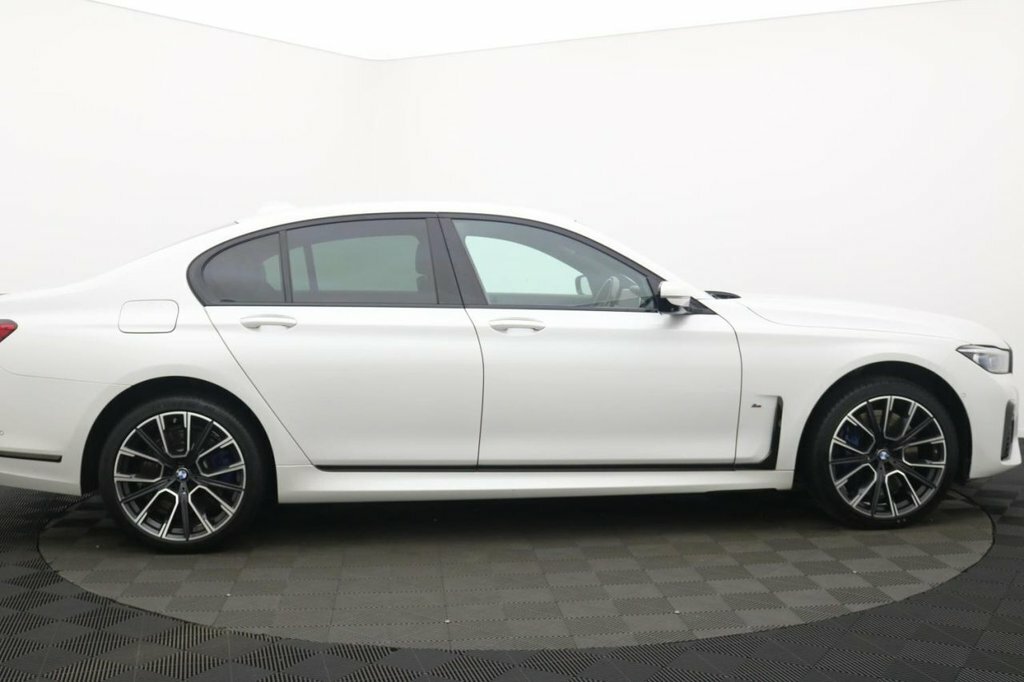 BMW 7 Series 3L M Sport White #2