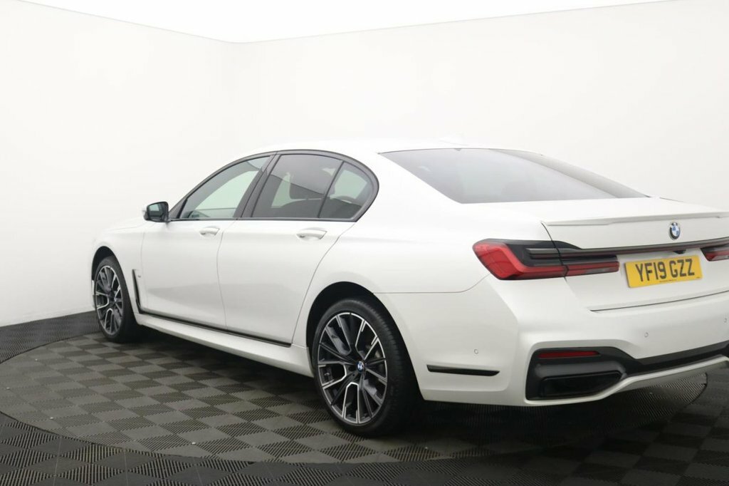 BMW 7 Series 3L M Sport White #6