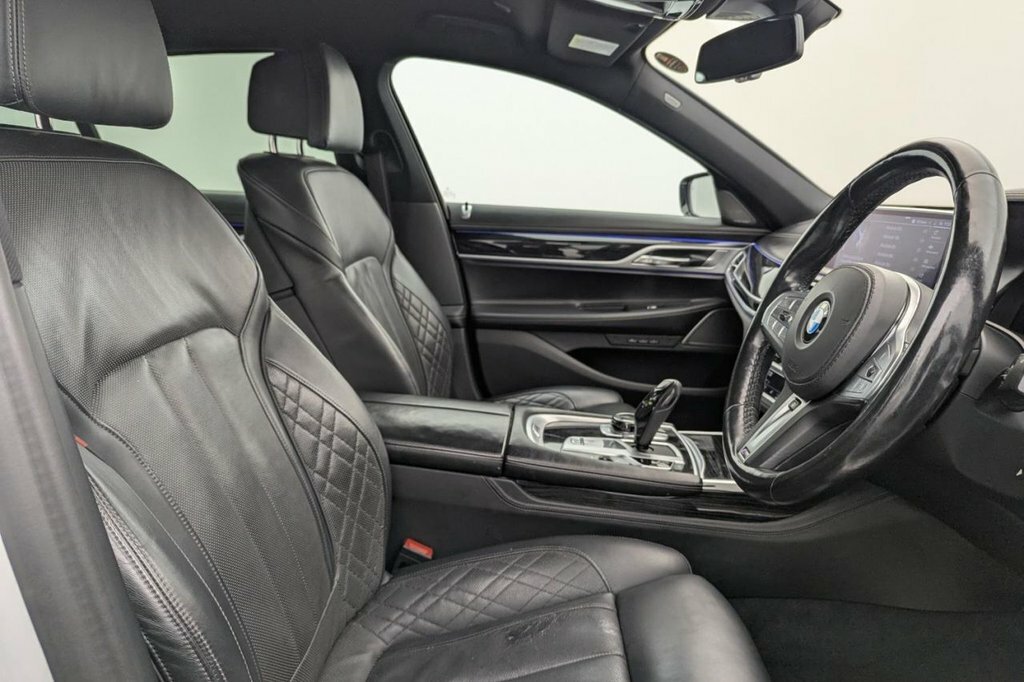 BMW 7 Series 3L M Sport White #3