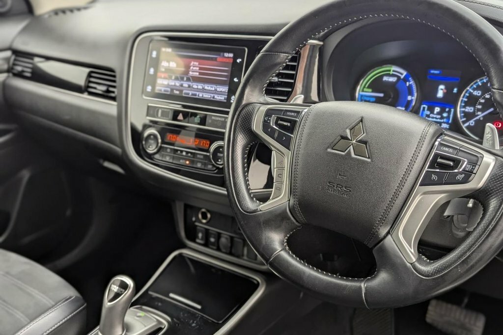 Mitsubishi Outlander 2.4H Twinmotor 13.8Kwh 4Hs Suv Plug In Grey #34