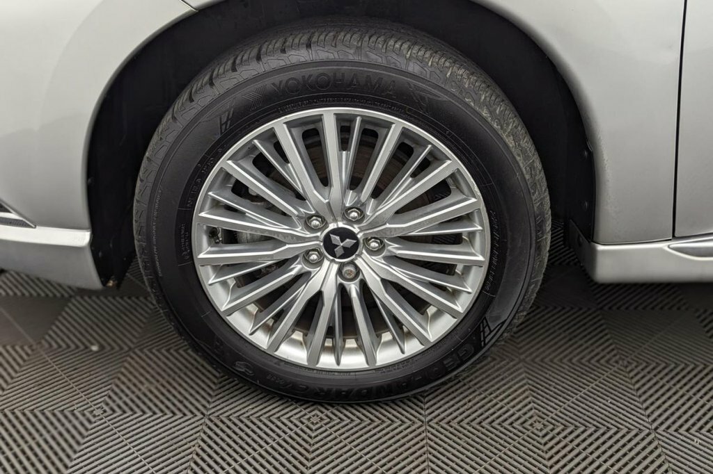 Mitsubishi Outlander 2.4H Twinmotor 13.8Kwh 4Hs Suv Plug In Grey #46