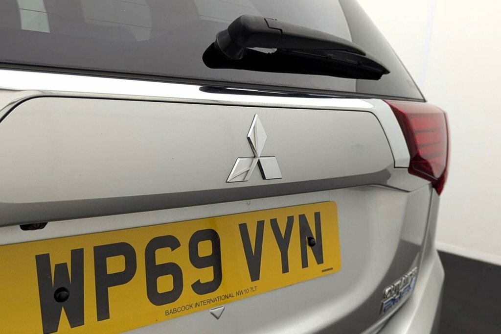 Mitsubishi Outlander 2.4H Twinmotor 13.8Kwh 4Hs Suv Plug In Grey #42