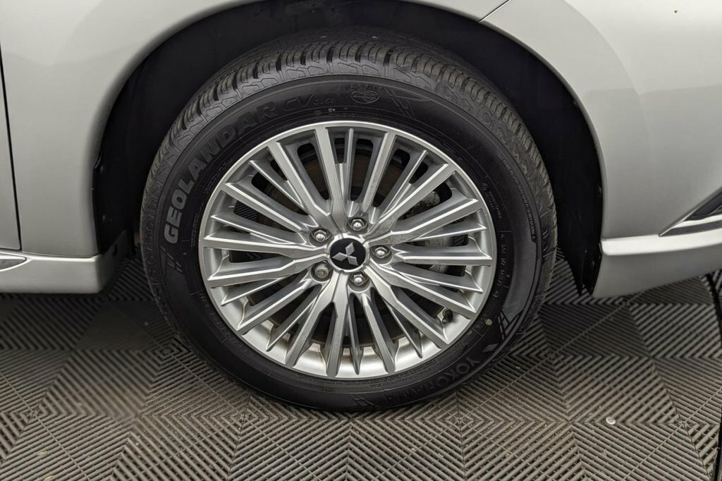 Mitsubishi Outlander 2.4H Twinmotor 13.8Kwh 4Hs Suv Plug In Grey #44