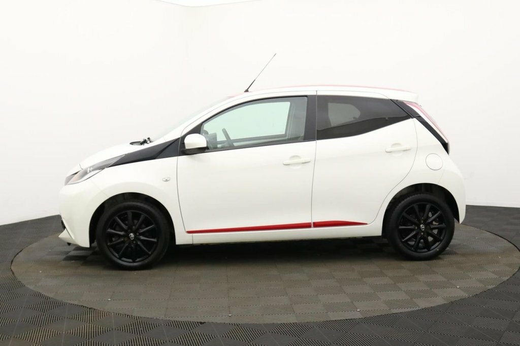 Toyota Aygo 1L X-press White #6