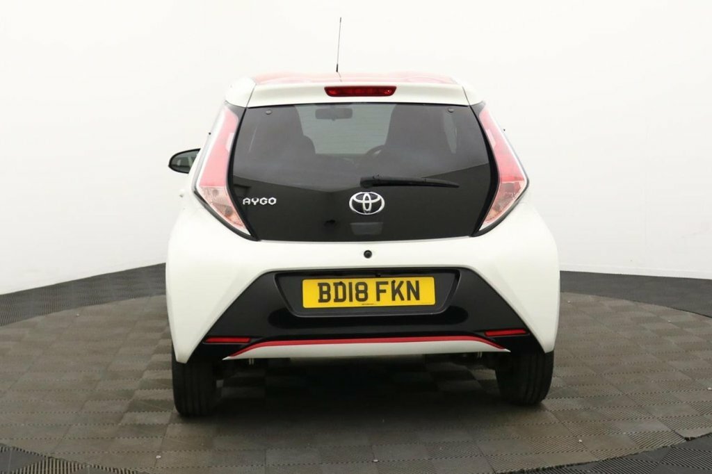 Toyota Aygo 1L X-press White #5
