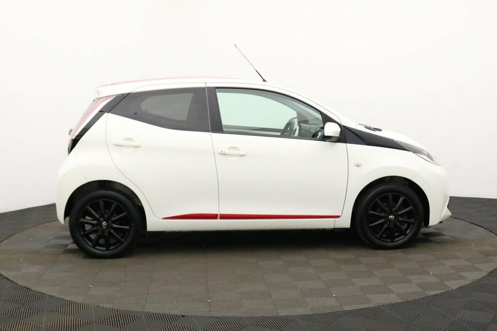 Toyota Aygo 1L X-press White #2