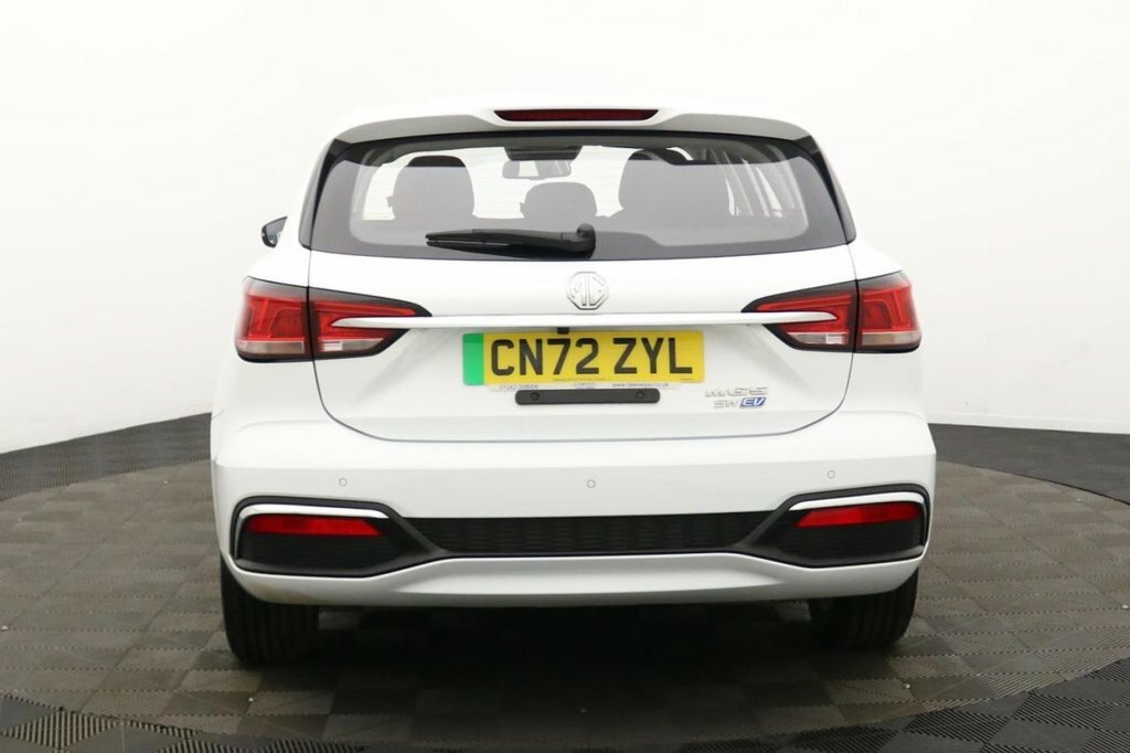MG MG5 Estate White #5