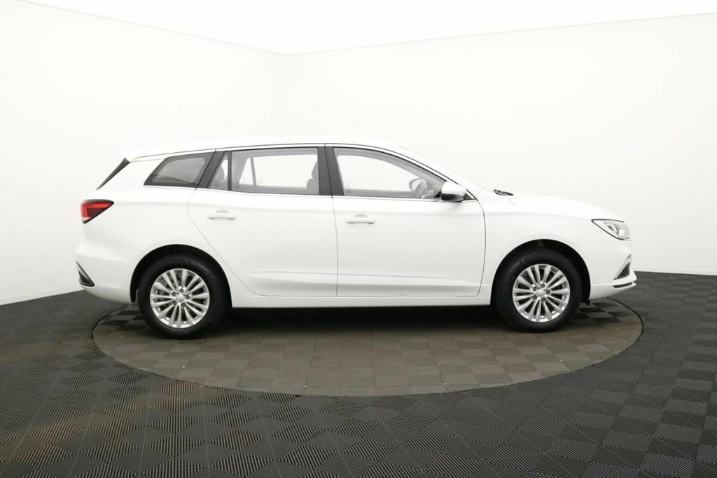 MG MG5 Estate White #2