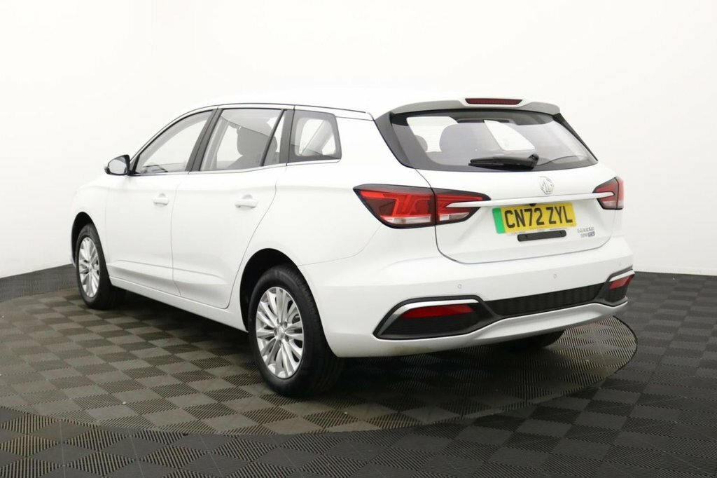 MG MG5 Estate White #6