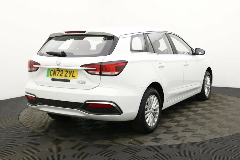 MG MG5 Estate White #4