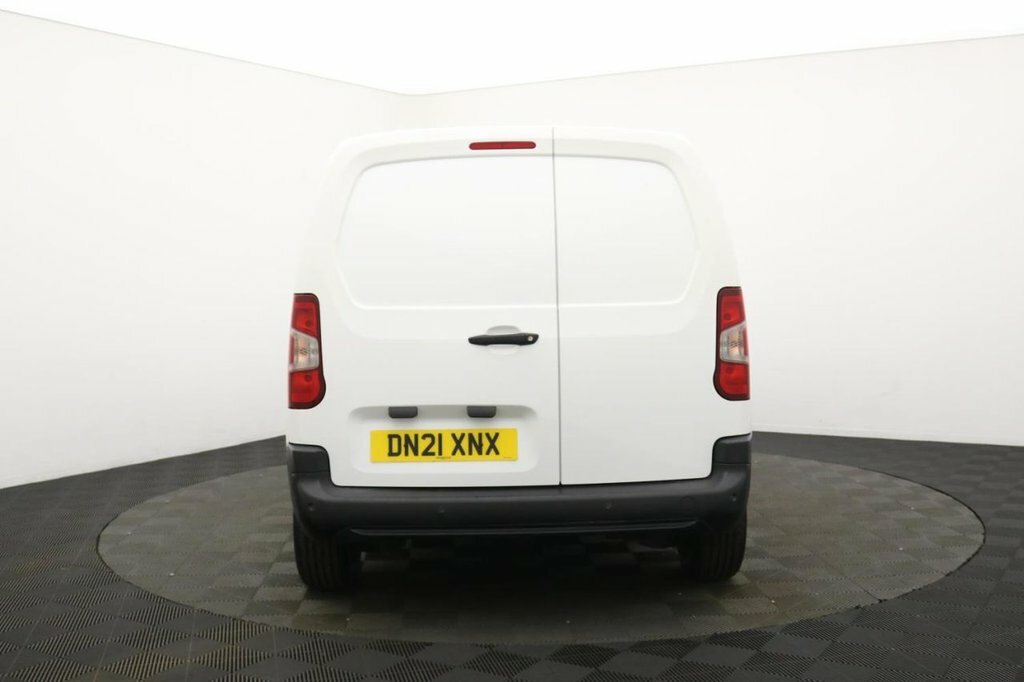 Vauxhall Combo 1.5L Dynamic White #4