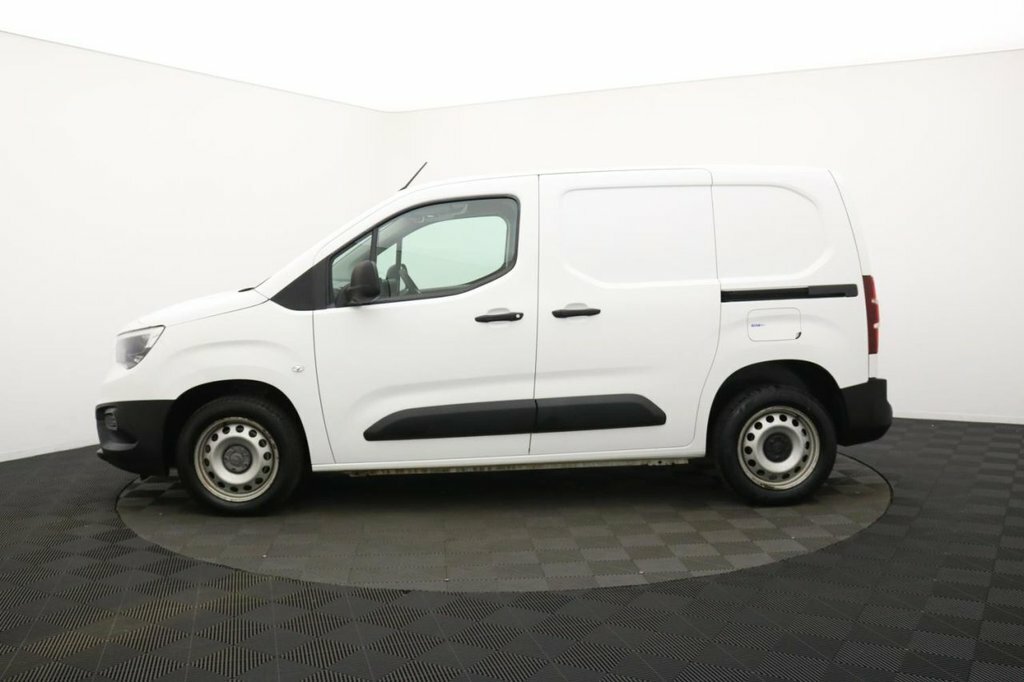Vauxhall Combo 1.5L Dynamic White #6