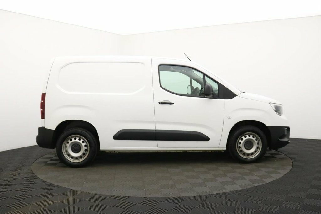 Vauxhall Combo 1.5L Dynamic White #2