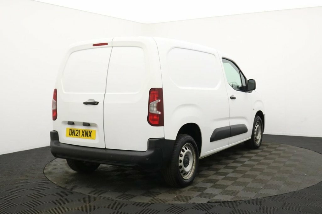 Vauxhall Combo 1.5L Dynamic White #3