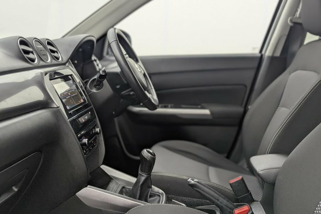 Suzuki Vitara Kuro White #22
