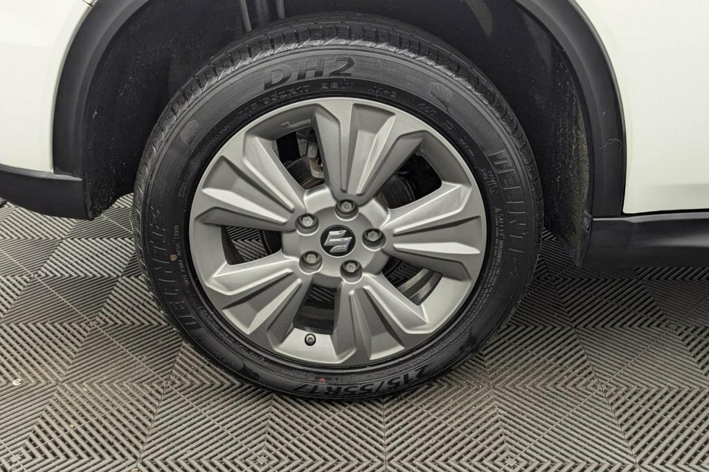 Suzuki Vitara Kuro White #43