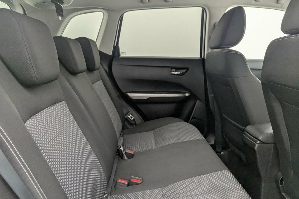 Suzuki Vitara Kuro White #13