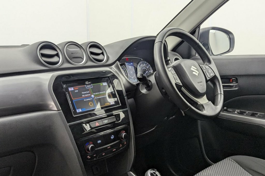 Suzuki Vitara Kuro White #23