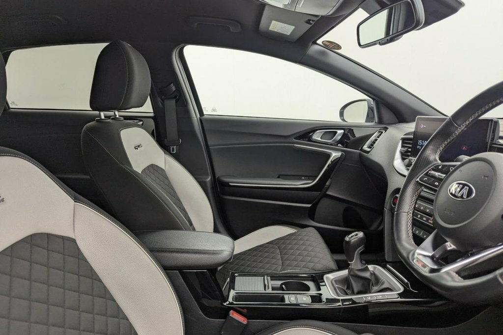 Kia Proceed 1.5L Gt-line White #3