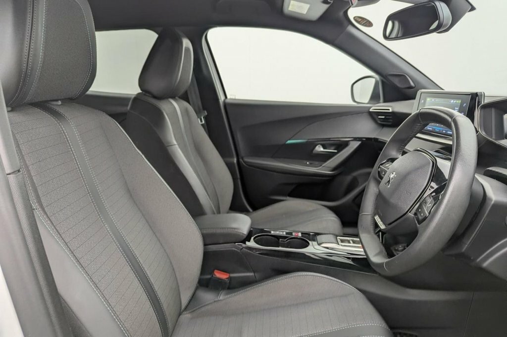 Peugeot e-2008 Suv White #3