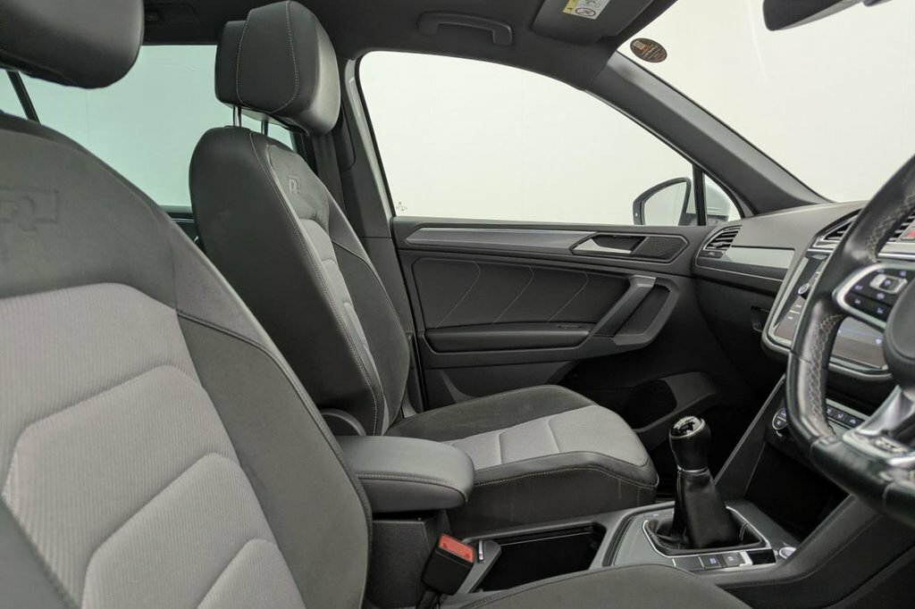 Volkswagen Tiguan 2L R-line Tech SH19GNN White #3