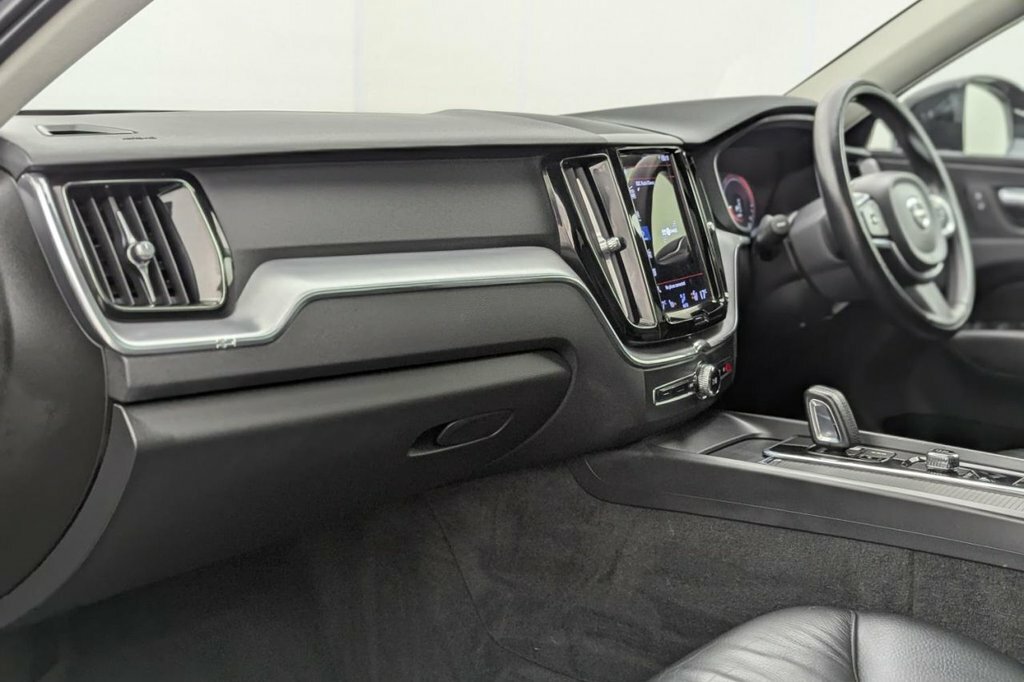 Volvo XC60 2021 70 2.0 #24