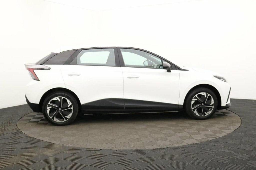 MG MG4 Hatchback White #2