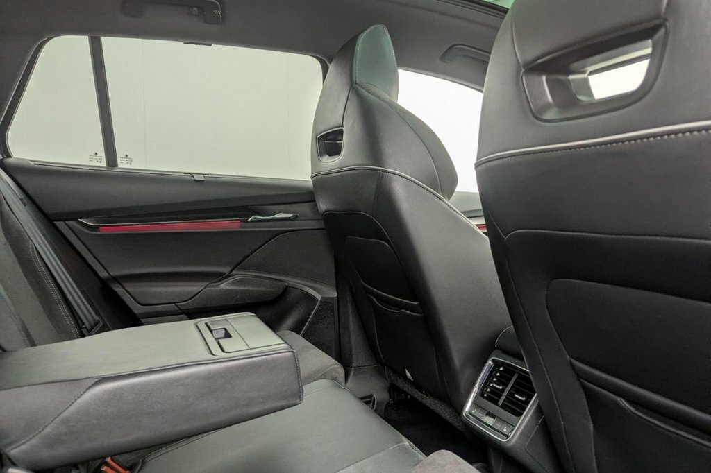 Skoda ENYAQ E 286Ps 85 Edition Red #15