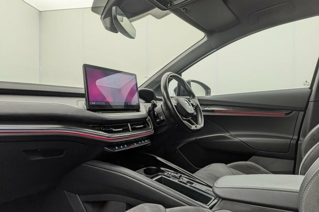 Skoda ENYAQ E 286Ps 85 Edition Red #22