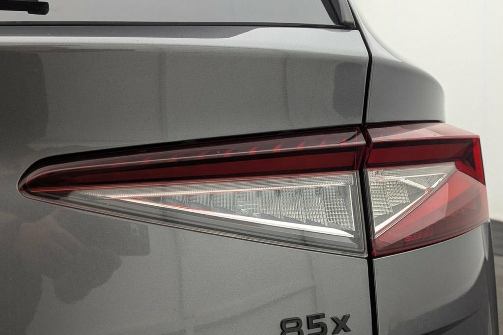 Skoda ENYAQ E 286Ps 85 Edition Red #36